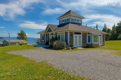 7 Bell Bay Way, Baddeck, NS, B0E1B0 | Card Image