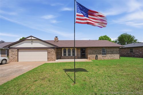 1511 S 11th, Kingfisher, OK, 73750 | Card Image