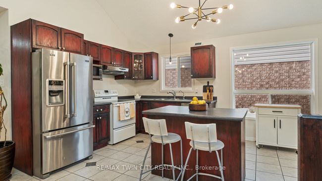 7 Fletcher Crt, House other with 5 bedrooms, 3 bathrooms and 3 parking in Guelph ON | Image 11