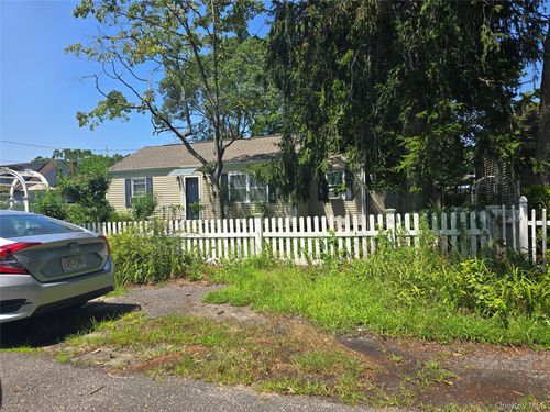 29 Edwards Rd, Mastic Beach, NY, 11951-2605 | Card Image