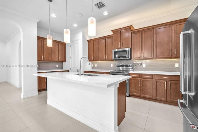 1291 Sw 113 Th Way, House other with 3 bedrooms, 3 bathrooms and null parking in Pembroke Pines FL | Image 9