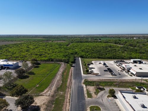 287 22nd St, Hondo, TX, 78861-2520 | Card Image