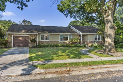 20 Brookwood Dr, Freehold, NJ, 07728-1838 | Card Image