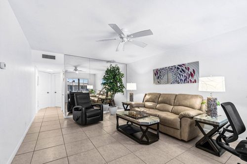 apt-205-3240 Lake Osborne Dr, Lake Worth Beach, FL, 33461-5946 | Card Image