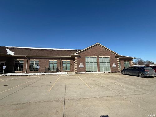 3682 Utica Ridge Rd, Bettendorf, IA, 52722-1648 | Card Image