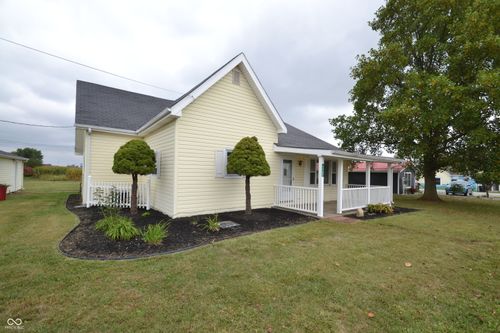 7786 E State Road 28, Elwood, IN, 46036-8451 | Card Image