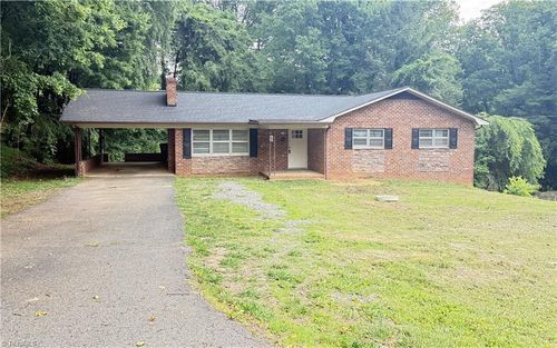 134 Carolina Ave, Mount Airy, NC, 27030-2169 | Card Image