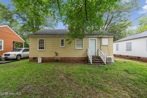 720 Spruce St, Laurinburg, NC, 28352-4520 | Card Image