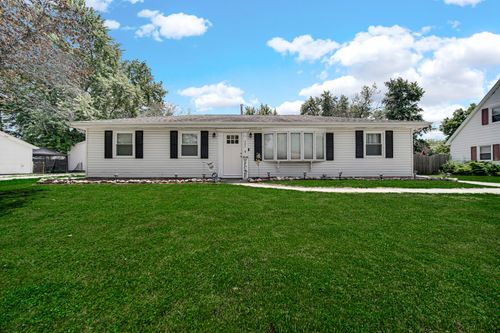 382 Stonehill Dr, Valparaiso, IN, 46385-8425 | Card Image
