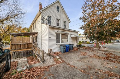 865 Commerce St, Thornwood, NY, 10594-1415 | Card Image