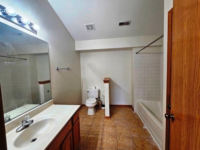 UNIT-204 - 2212 Waterleaf Ct, Condo with 2 bedrooms, 2 bathrooms and 1 parking in Naperville IL | Image 14