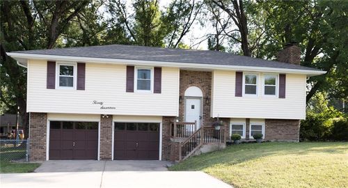 2017 Metropolitan Ave, Leavenworth, KS, 66048-1169 | Card Image