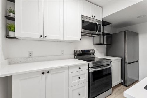 apt-a-2119 Oxford Ave, Austin, TX, 78704-4060 | Card Image