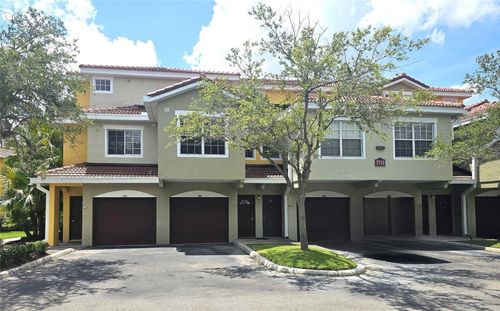 19-203-5711 Bentgrass Dr, SARASOTA, FL, 34235-7613 | Card Image
