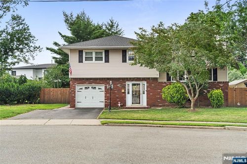 1 Hazley Ct, Rochelle Park, NJ, 07662-3500 | Card Image