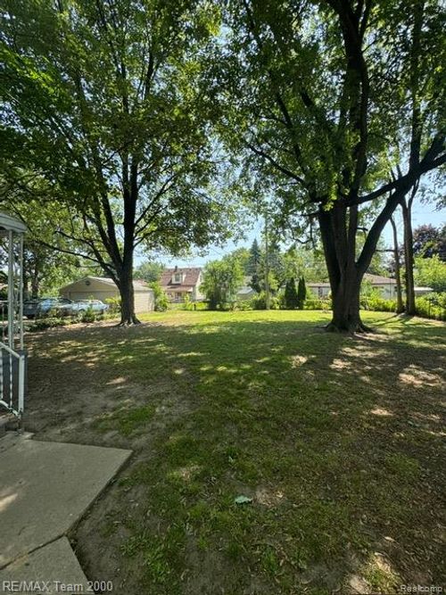 4957 Ziegler St, Dearborn Heights, MI, 48125-3145 | Card Image