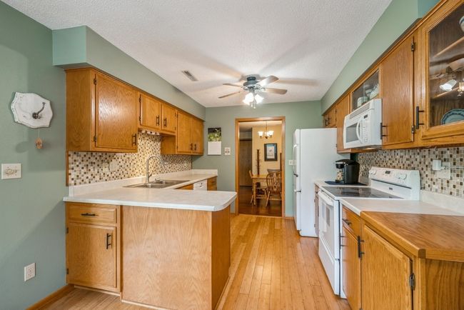 Kitchen | Image 12