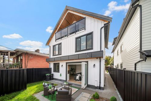 2369 Adanac St, Vancouver, BC, V5L2E9 | Card Image