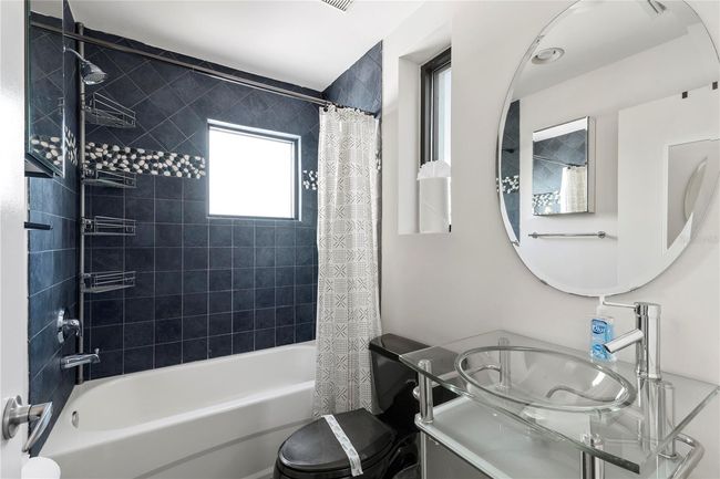 SECOND BATHROOM EN SUITE | Image 18