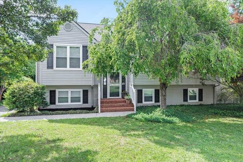 2105 Plum St, Salem, VA, 24153-6207 | Card Image