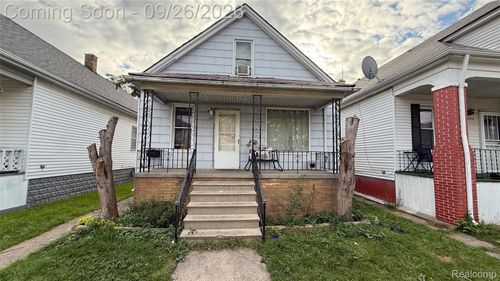 12117 Lumpkin St, Hamtramck, MI, 48212-2696 | Card Image