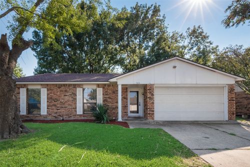 515 Forestwood Dr, Forney, TX, 75126-9731 | Card Image