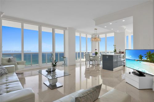 ph4301-4779 Collins Ave, Miami Beach, FL, 33140-3251 | Card Image