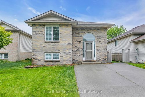 2477 Trappers Ave, Windsor, ON, N8P1N4 | Card Image