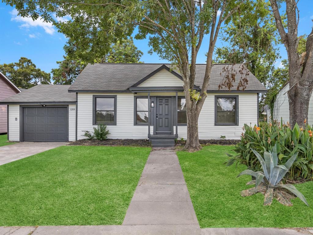 Alexander Dr, Baytown, TX 77520