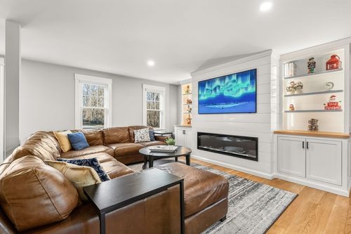 10 Mockingbird Hl, Bridgewater, MA, 02324-4300 | Card Image