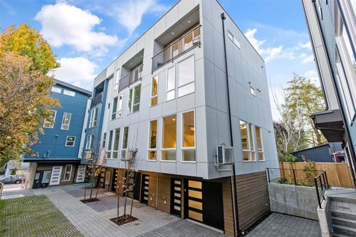 7033 Delridge Way Sw, Seattle, WA, 98106 | Card Image