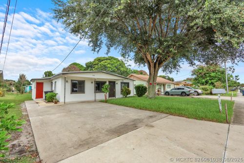 2008 Avenue N, Fort Pierce, FL, 34950-2073 | Card Image