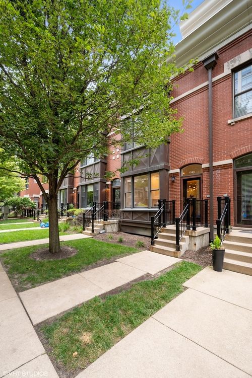 1345 Indiana Pkwy, Chicago, IL, 60605-2619 | Card Image