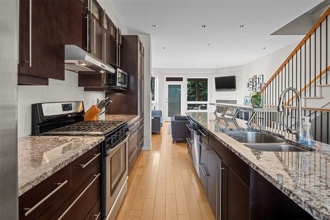6570 Goodmere Rd, Townhouse with 3 bedrooms, 3 bathrooms and 2 parking in Sooke BC | Image 36