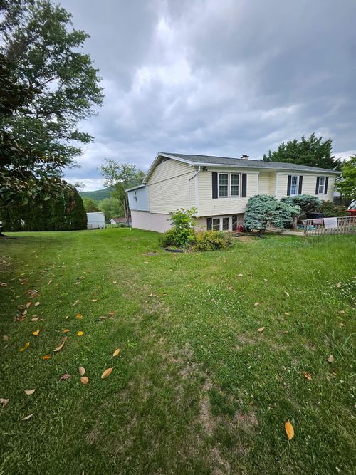 6140 W Donnagail Dr, Penn Laird, VA, 22846-9709 | Card Image