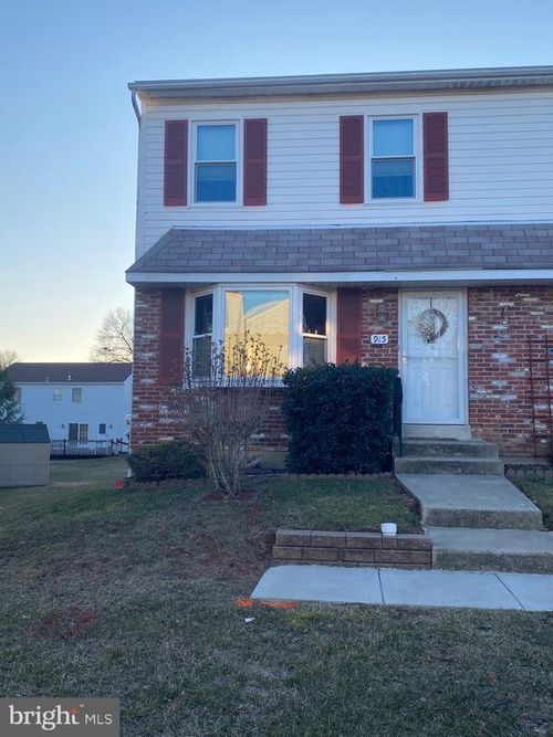 915 Greenhouse Dr, SECANE, PA, 19018-3435 | Card Image