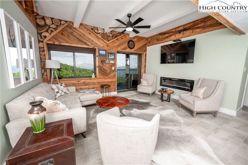 2101-303 Sugar Top Dr, Sugar Mountain, NC, 28604-8739 | Card Image