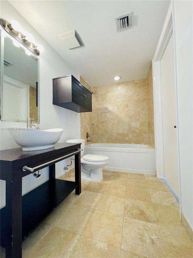 APT-3411 - 350 S Miami Ave, Condo with 1 bedrooms, 1 bathrooms and null parking in Miami FL | Image 4