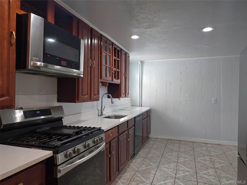 2-139 Sickles Ave, New Rochelle, NY, 10801-3805 | Card Image