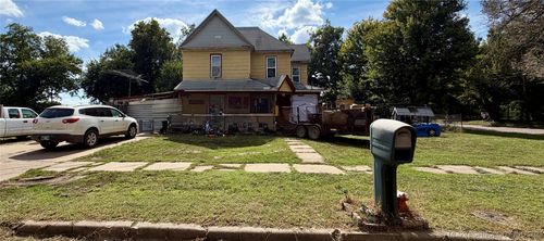 323 W Lincoln Ave, Blackwell, OK, 74631-3229 | Card Image