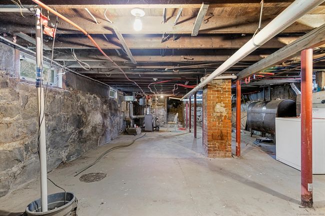 69 West St, Home with 5 bedrooms, 3 bathrooms and 2 parking in New London CT | Image 36