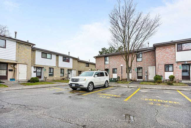 336 Fleetwood Cres, Condo with 3 bedrooms, 2 bathrooms and 1 parking in Brampton ON | Image 32