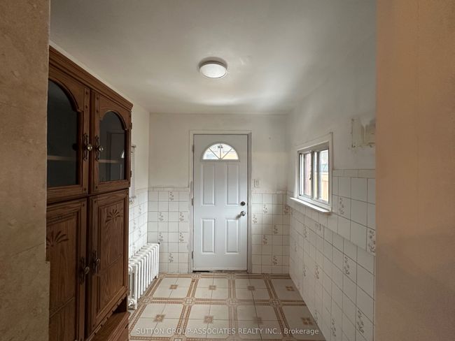 195 Montrose Ave, House attached with 3 bedrooms, 2 bathrooms and null parking in Toronto ON | Image 8