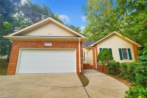 1311 Sherwood Dr, Reidsville, NC, 27320-5222 | Card Image