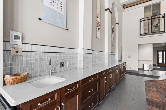 Party room | Image 10
