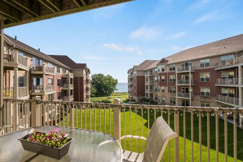 4120 S Lake Dr, Saint Francis, WI, 53235-5954 | Card Image