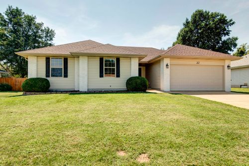 212 E Robin Road, Clever, MO, 65631 | Card Image