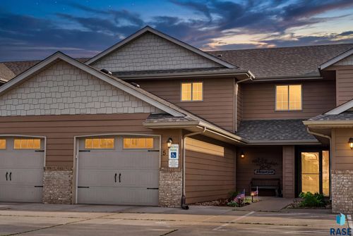 5-8801 W 32nd St Street, Sioux Falls, SD, 57106-4802 | Card Image