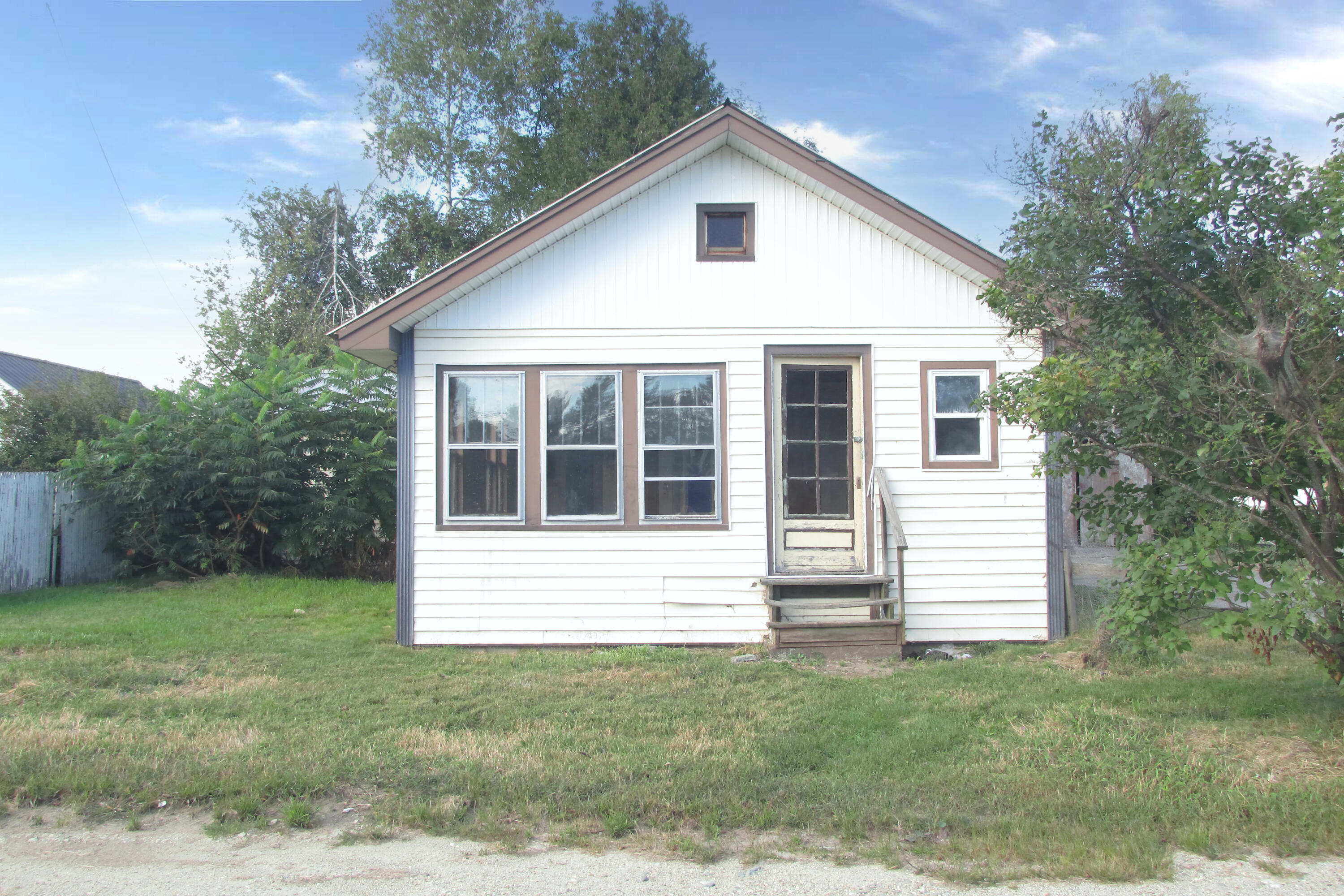 Dolloff St, Peru, ME 04290