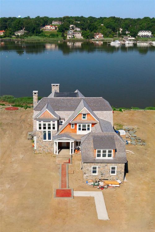 71 Lake Rd, Manhasset, NY, 11030-1014 | Card Image